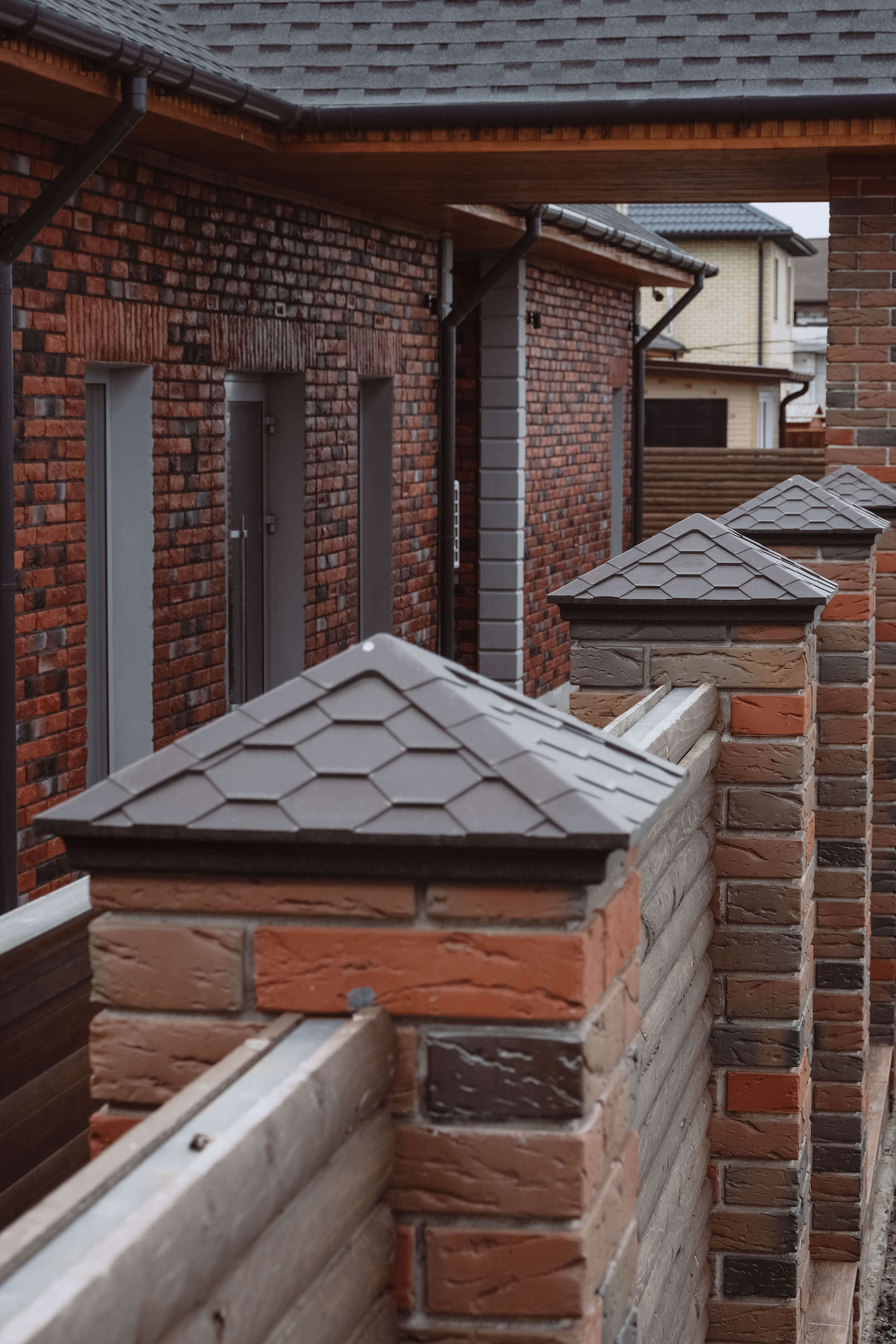 Колпак Zking Эверест Коричневый на столб 1.5х1.5 кирпича (390х390мм) в Брянске фото